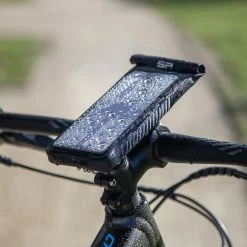 SP Connect - Housse Universelle Pour Smartphone -Accessoires Pour Vélos Soldes sp connect housse universelle smartphone detail 2 3840x2160