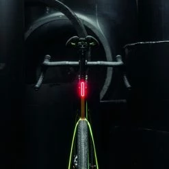 Supernova - Feu Arrière TL3 PRO Avec Feu Stop Et Signal De Freinage D'urgence -Accessoires Pour Vélos Soldes supernova feu arriere tl3 pro 2 3840x2160