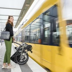 Tern Vektron S10 - 2022/2023 -Accessoires Pour Vélos Soldes tern vektron s10 velo electrique pliant en action 3840x2160